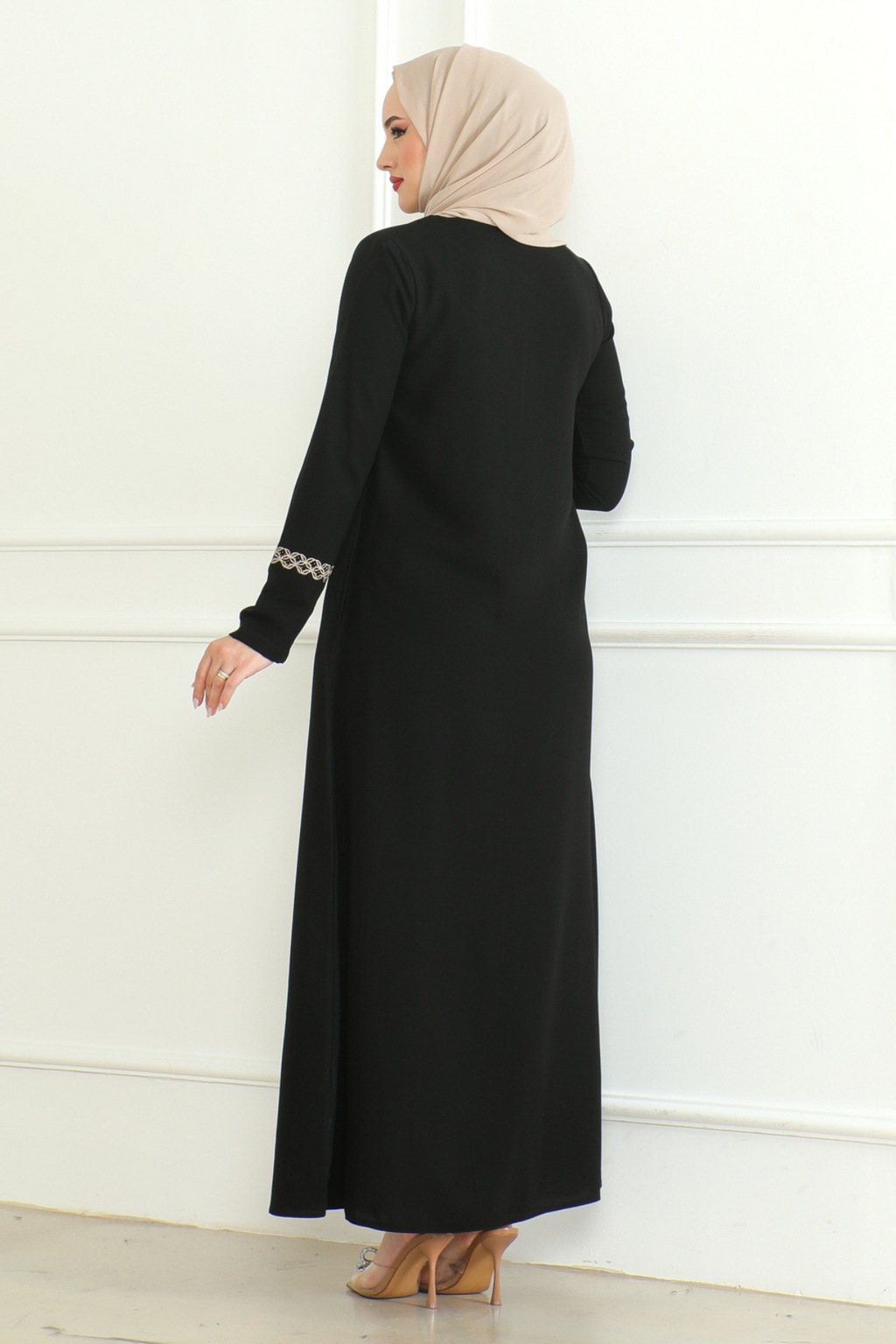 Close-up of woven lace trim and hidden zipper on a black Turkish abaya