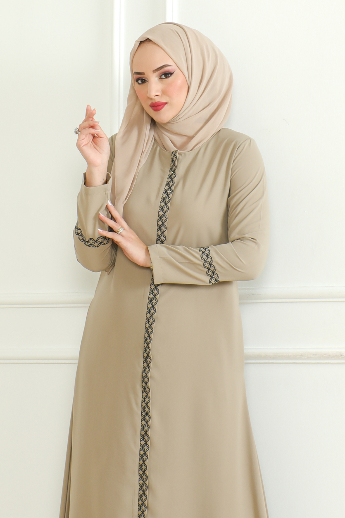 Beige Lace-Trim Embroidered Abaya with Hidden Front Zipper – Turkish Abaya