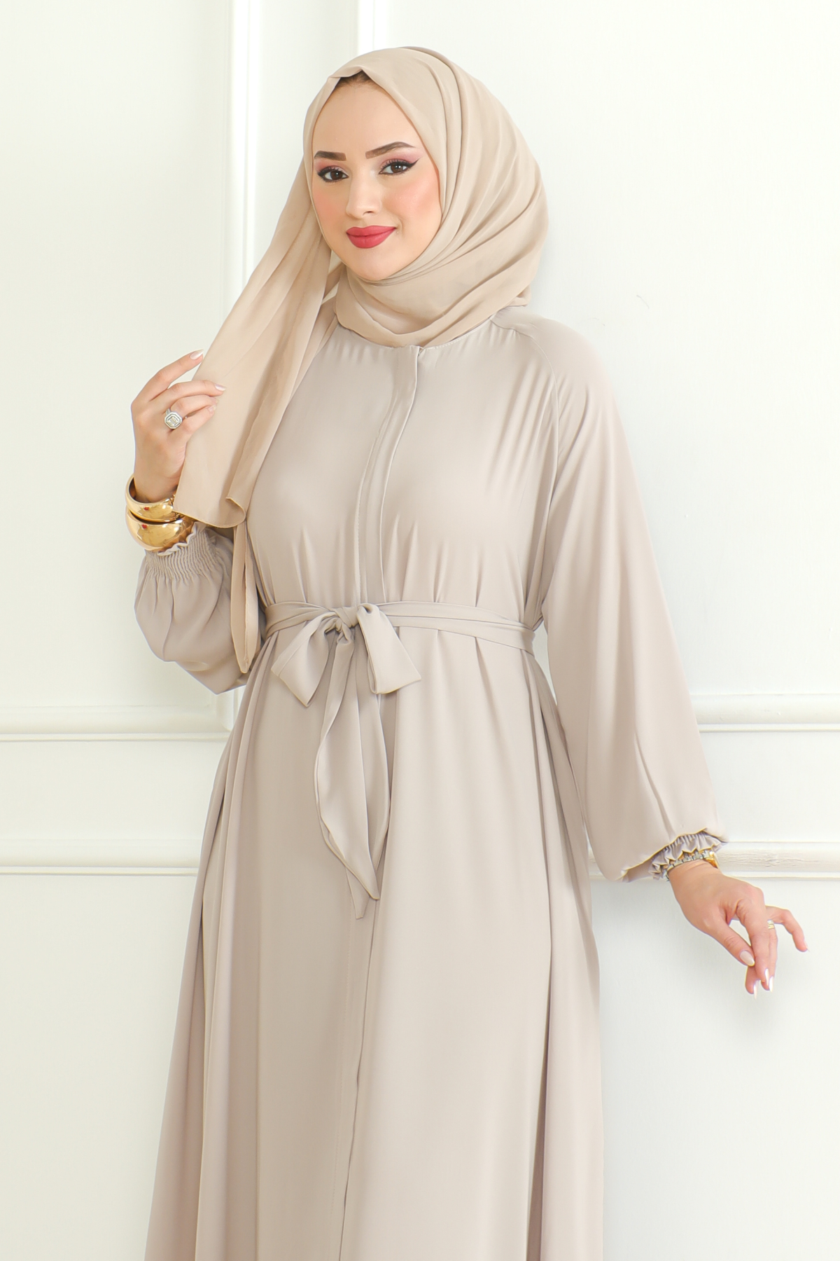 Beige Belted Abaya with Elasticated Cuffs & Front Zipper – Turkish Modest Maxi Dress