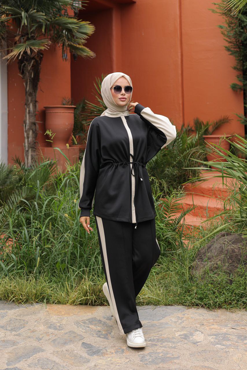 Istanbul Styles Black modest sportswear set — three-quarter view showing oversized tunic with beige side stripe and wide-leg 