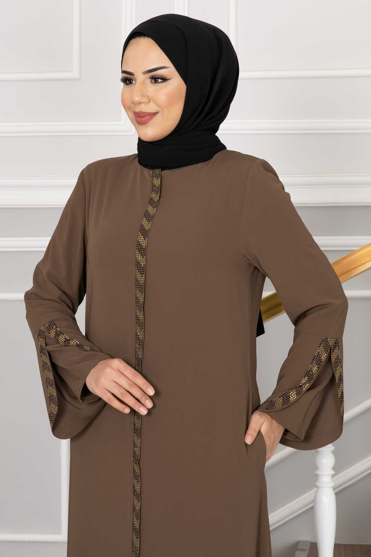 Brown Rhinestone Trim Open Abaya with Bell Sleeves – Turkish Modest Abaya